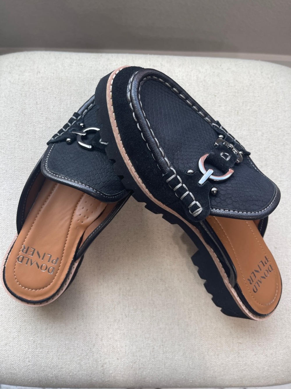 (Like New )Donald Pliner Black Mule with Tan Insole